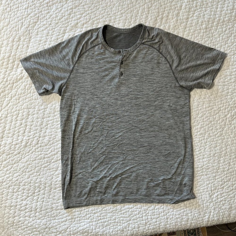LULULEMON - Men's Metal Vent Tech Henley Short Sleeve - XL (Grey Heather)